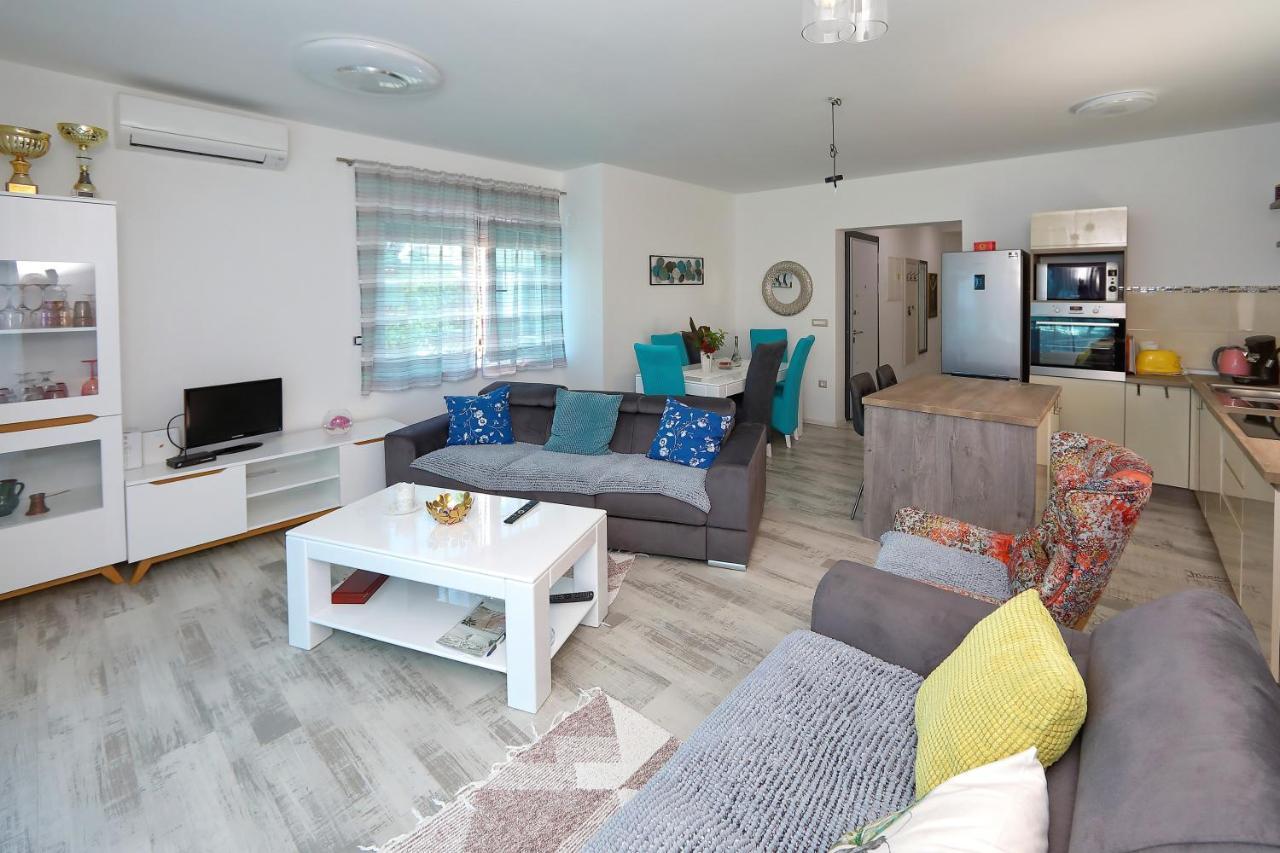 Apartmani Marina S Pogledom, Sukošan Екстериор снимка