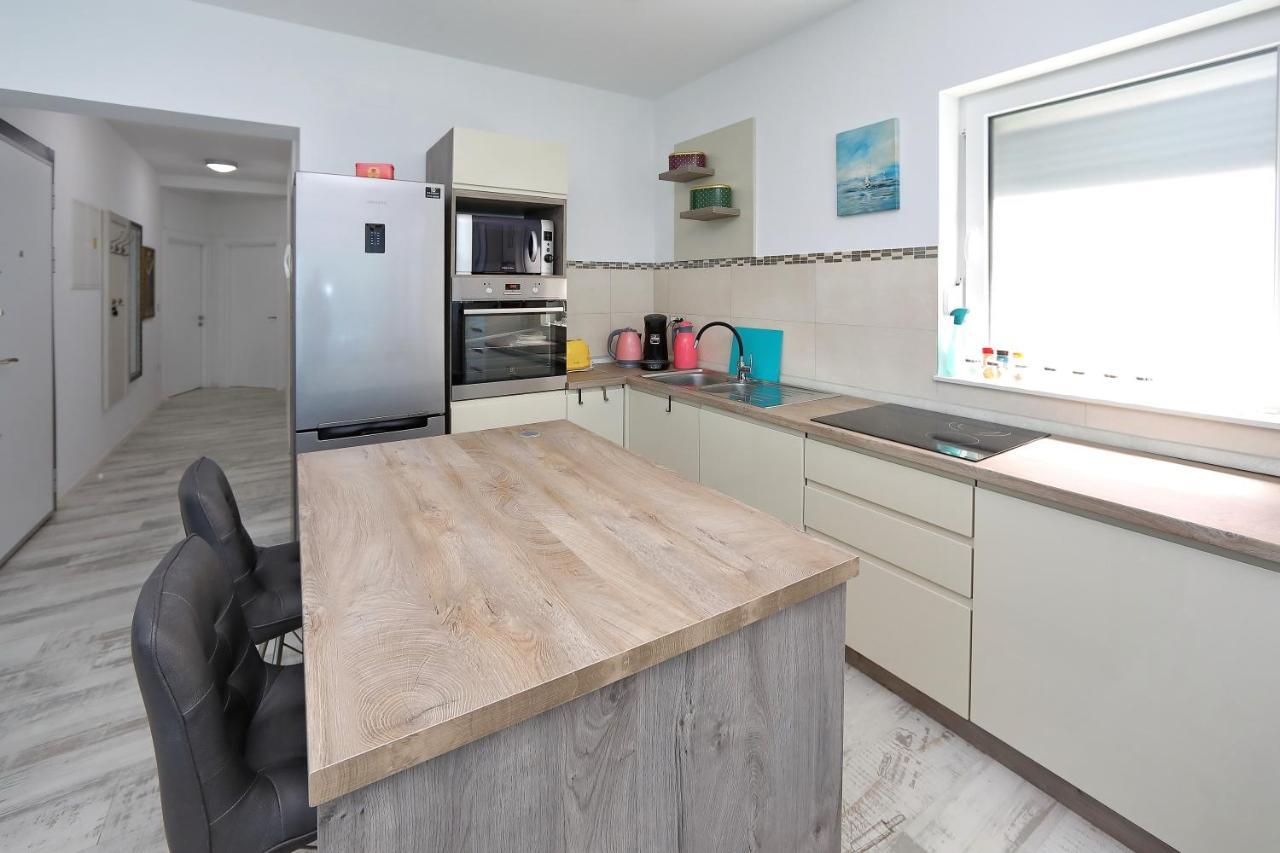Apartmani Marina S Pogledom, Sukošan Екстериор снимка